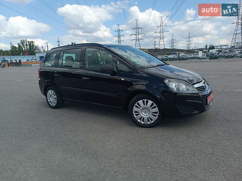 Минивэн Opel Zafira 2010 в Харькове фото 5 Минивэн Opel Zafira 2010 в Харькове