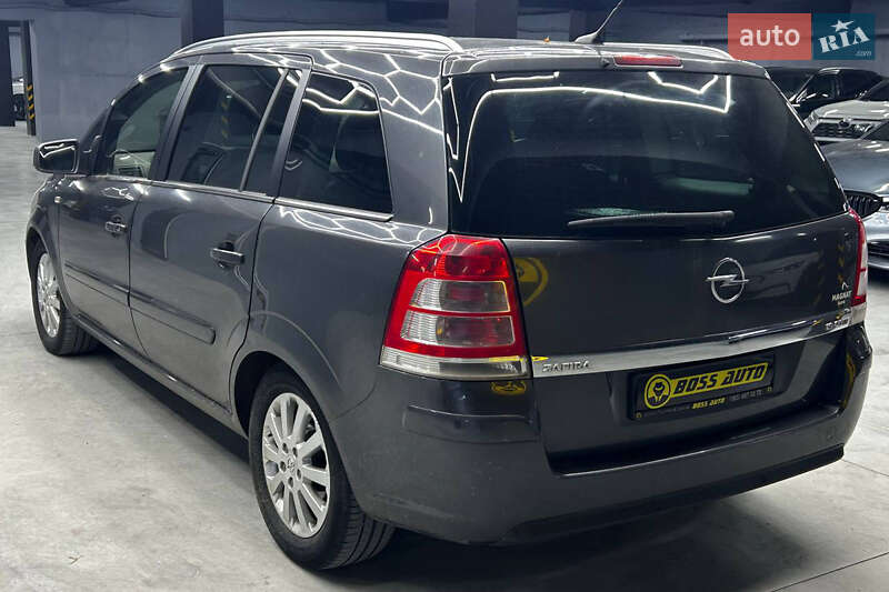 Минивэн Opel Zafira 2010 в Черновцах