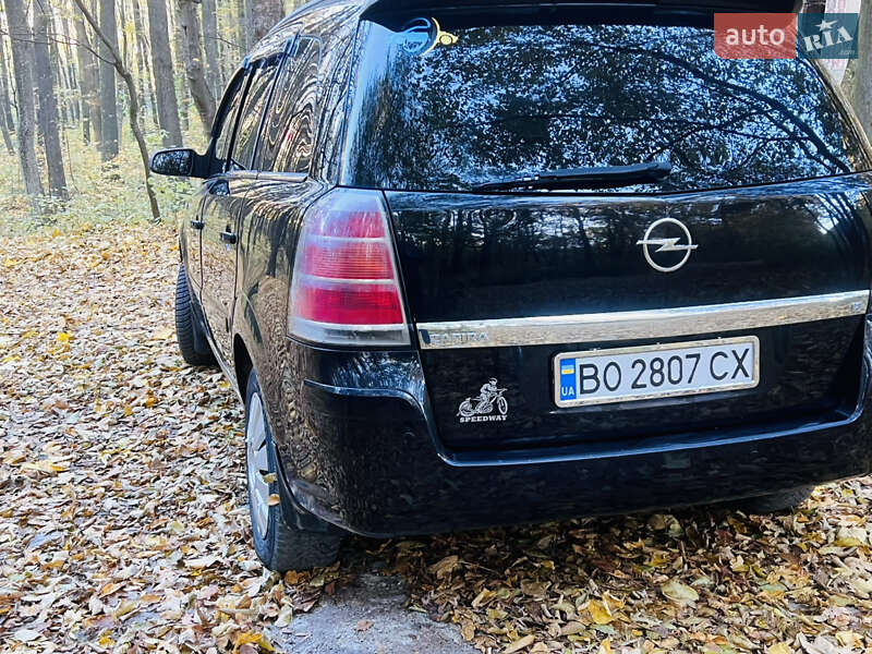 Минивэн Opel Zafira 2005 в Борщеве