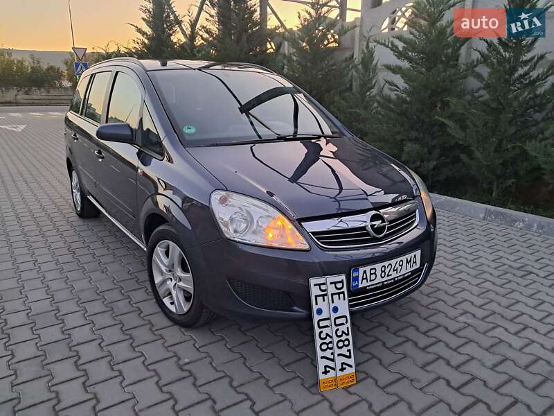 Минивэн Opel Zafira 2009 в 