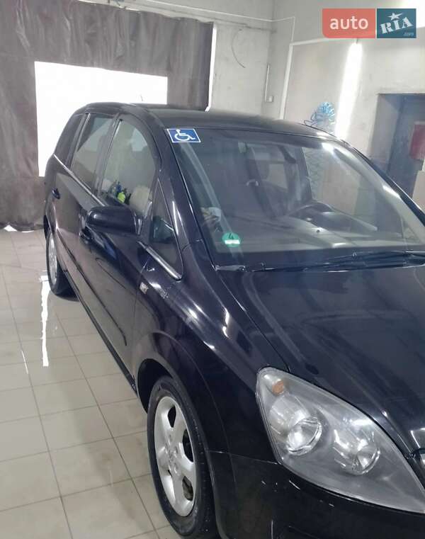 Минивэн Opel Zafira 2005 в Вольногорске