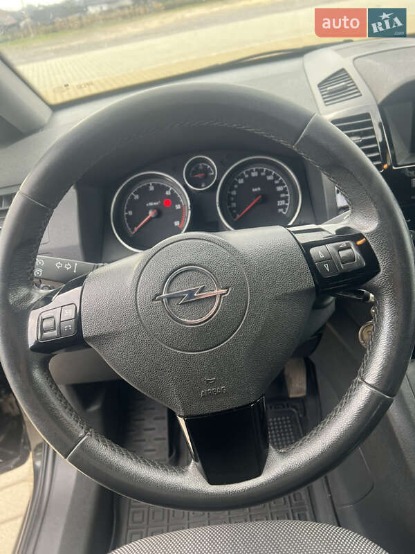 Минивэн Opel Zafira 2011 в Краковце фото 19 Минивэн Opel Zafira 2011 в Краковце