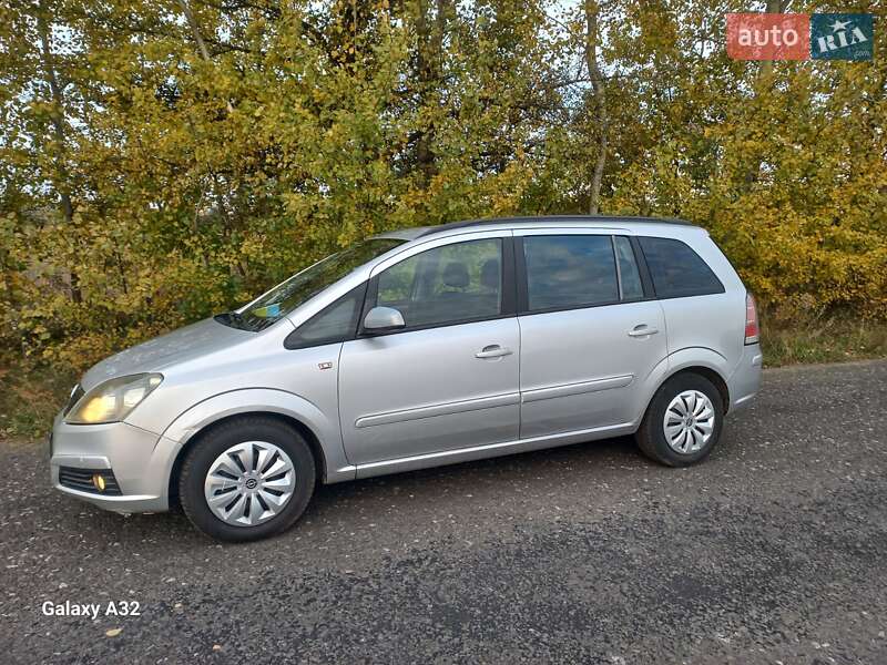 Минивэн Opel Zafira 2005 в Луцке