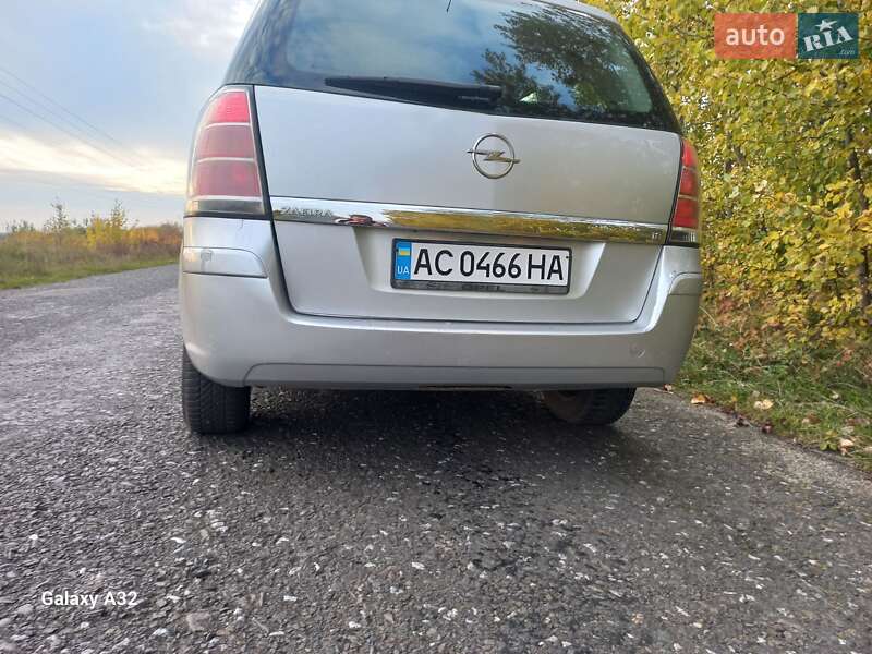 Минивэн Opel Zafira 2005 в Луцке