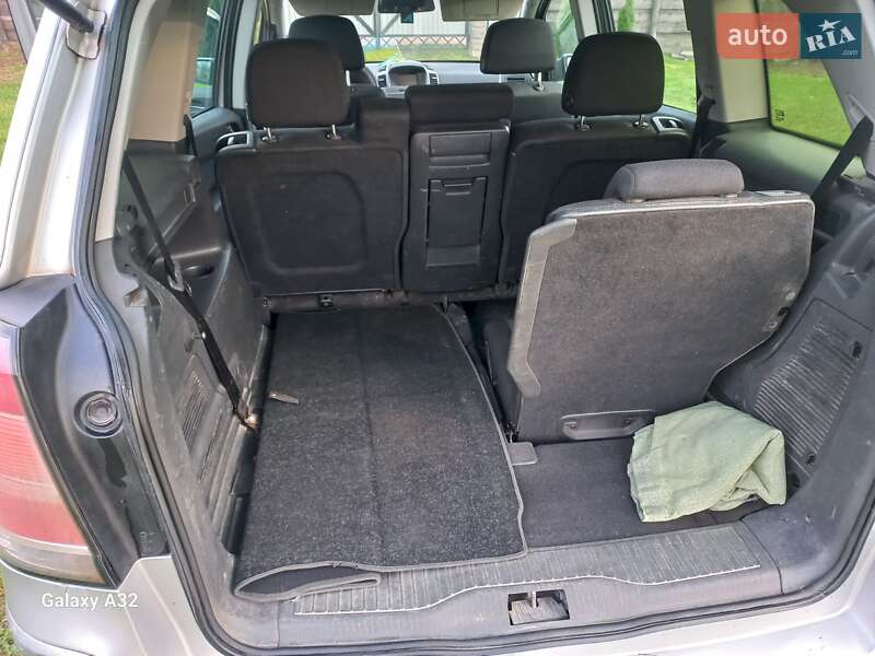Минивэн Opel Zafira 2005 в Луцке