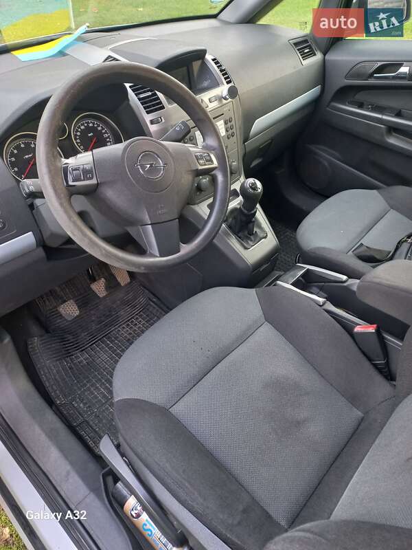 Минивэн Opel Zafira 2005 в Луцке