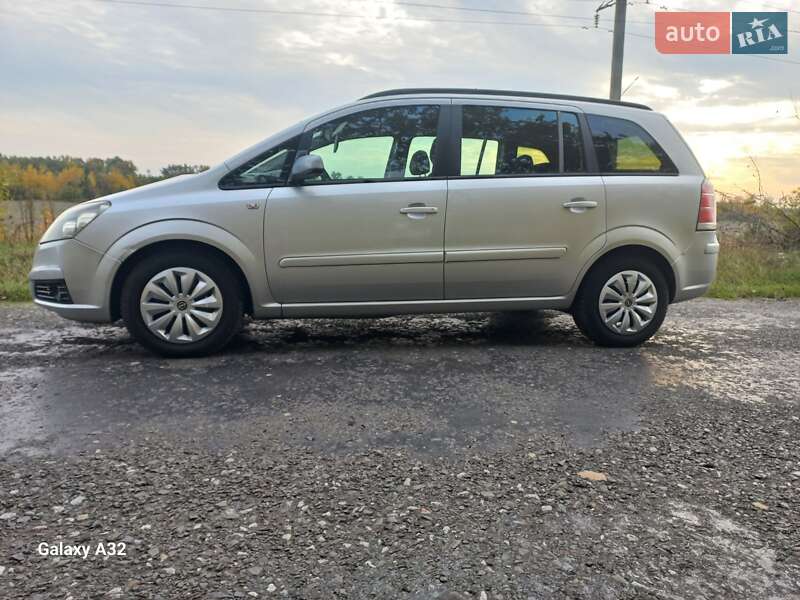 Минивэн Opel Zafira 2005 в Луцке