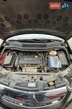 Мінівен Opel Zafira 2011 в  фото 28 Мінівен Opel Zafira 2011 в