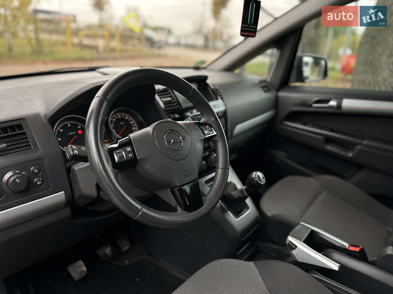 Минивэн Opel Zafira 2010 в Виннице