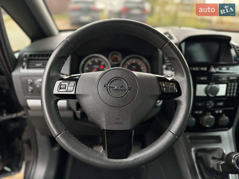 Минивэн Opel Zafira 2010 в Виннице