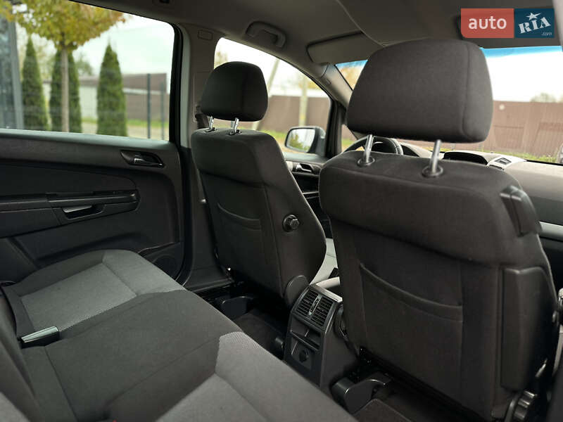 Минивэн Opel Zafira 2010 в Виннице