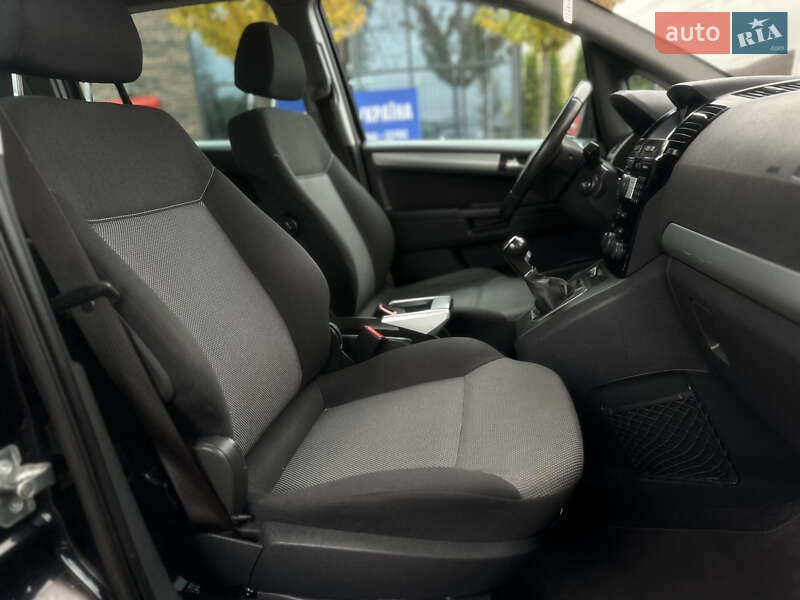 Минивэн Opel Zafira 2010 в Виннице