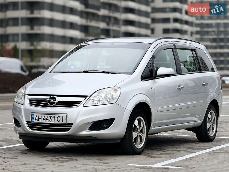 Минивэн Opel Zafira 2008 в Киеве