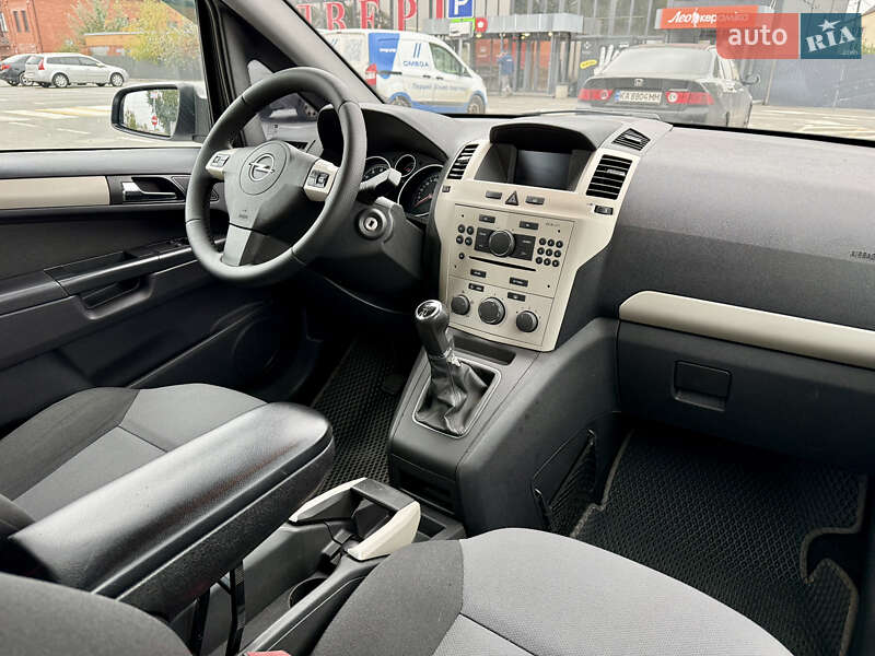 Минивэн Opel Zafira 2008 в Киеве