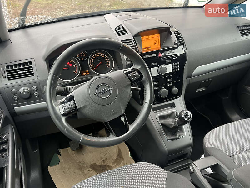 Мінівен Opel Zafira 2010 в Чернівцях фото 3 Мінівен Opel Zafira 2010 в Чернівцях