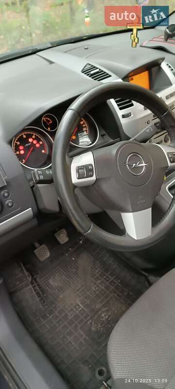 Минивэн Opel Zafira 2009 в Коростене