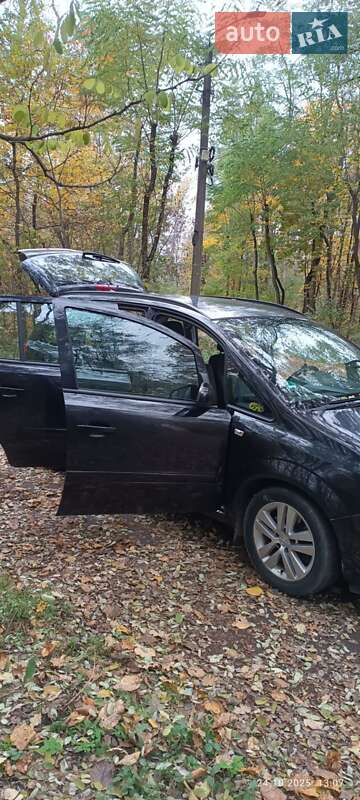 Минивэн Opel Zafira 2009 в Коростене