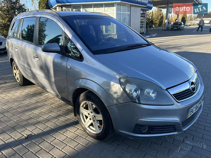 Минивэн Opel Zafira 2006 в  фото Минивэн Opel Zafira 2006 в