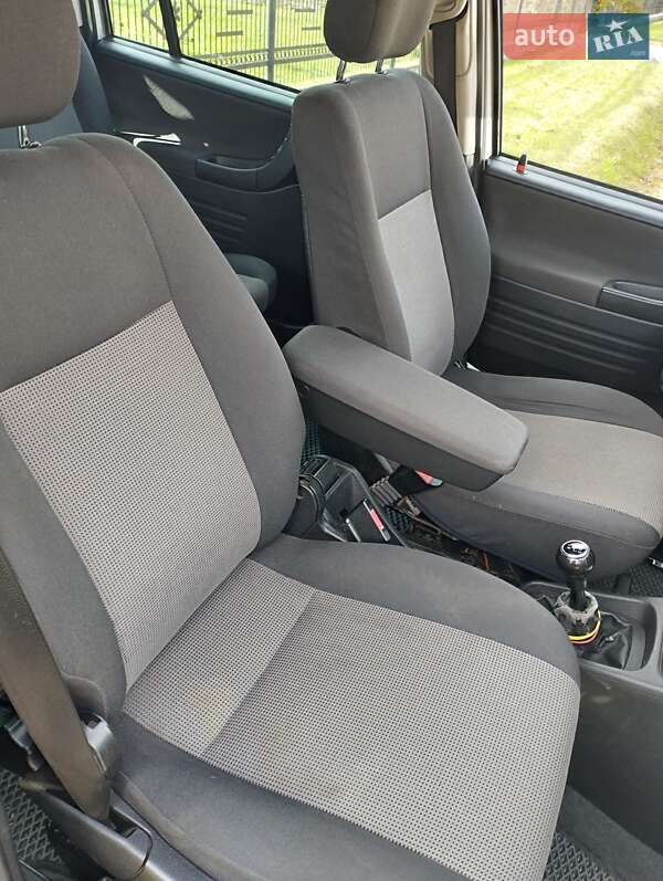 Минивэн Opel Zafira 2004 в Виннице