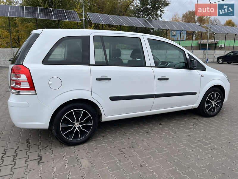 Минивэн Opel Zafira 2011 в Кривом Роге