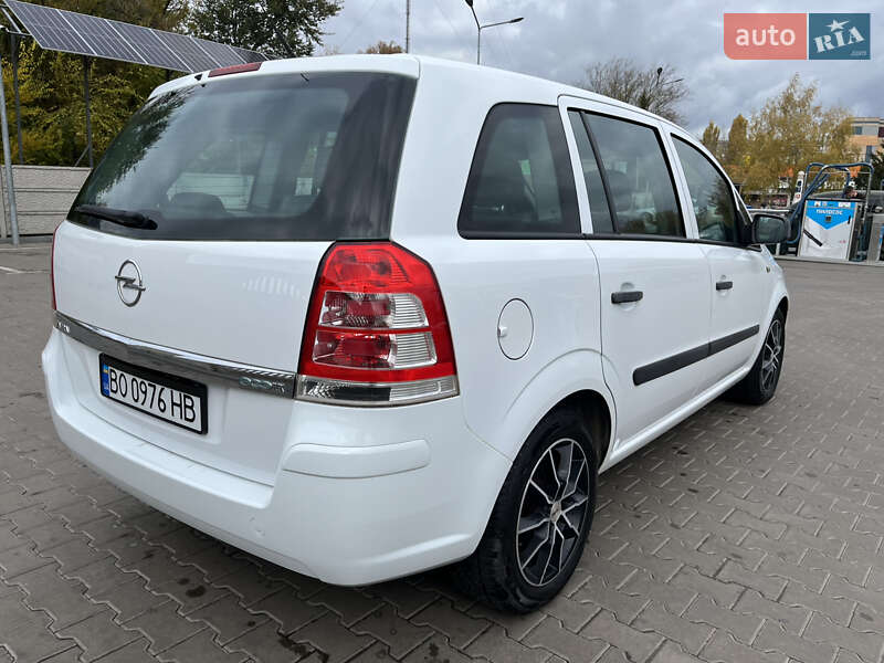Минивэн Opel Zafira 2011 в Кривом Роге
