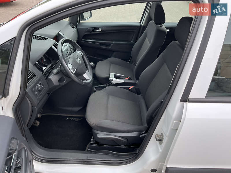 Минивэн Opel Zafira 2011 в Кривом Роге