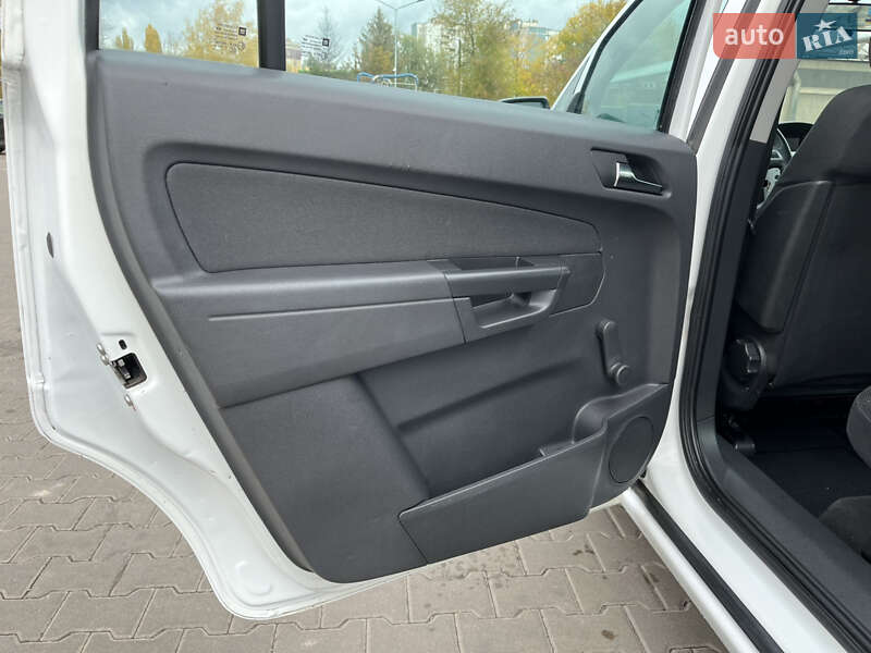 Минивэн Opel Zafira 2011 в Кривом Роге