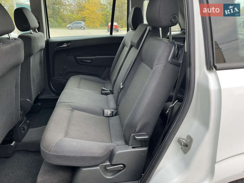 Минивэн Opel Zafira 2011 в Кривом Роге