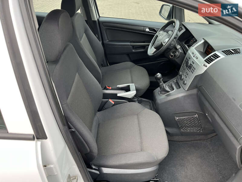 Минивэн Opel Zafira 2011 в Кривом Роге