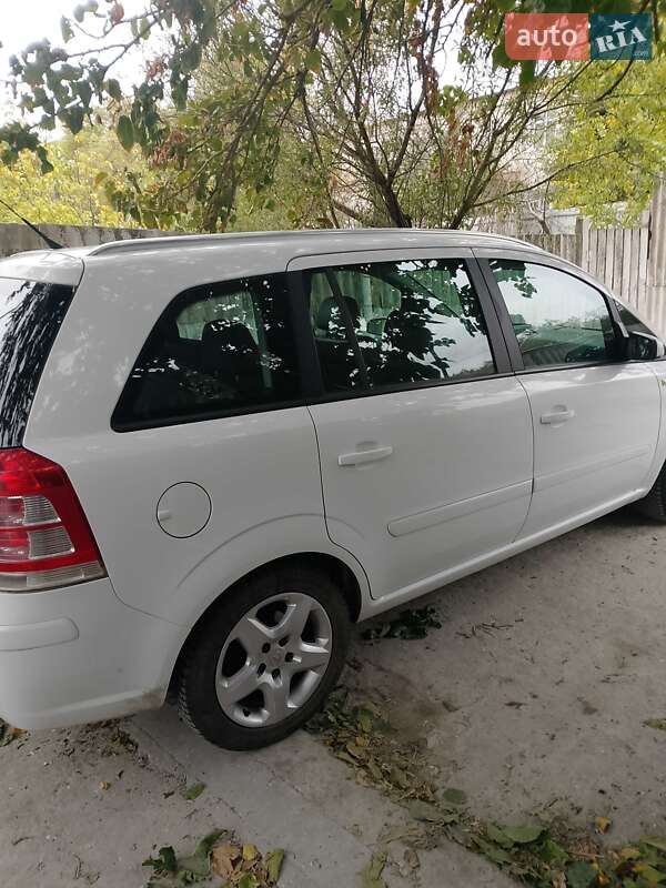 Мінівен Opel Zafira 2008 в Сараті