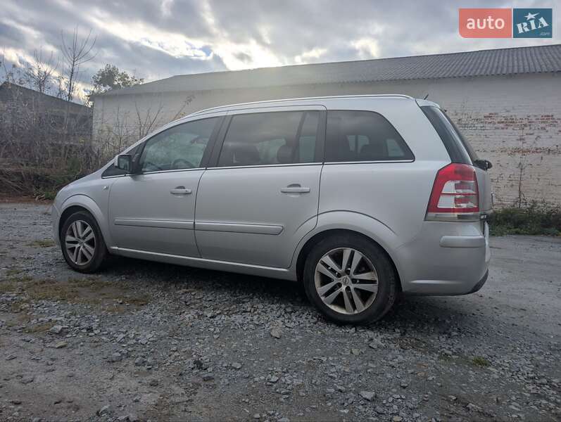 Минивэн Opel Zafira 2010 в Ровно