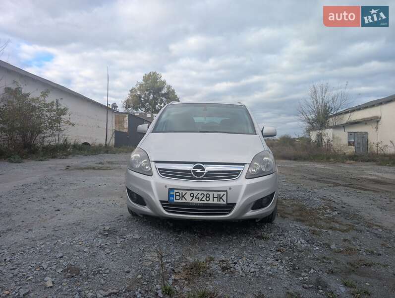 Минивэн Opel Zafira 2010 в Ровно