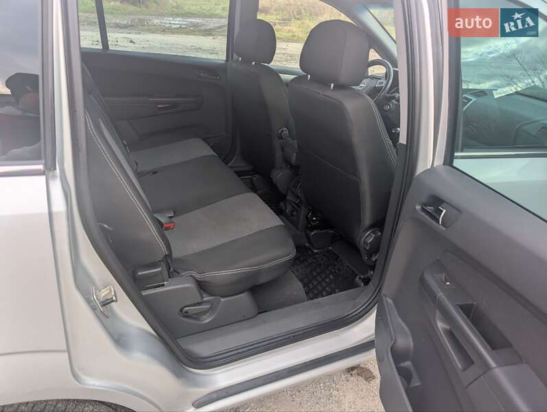 Минивэн Opel Zafira 2010 в Ровно