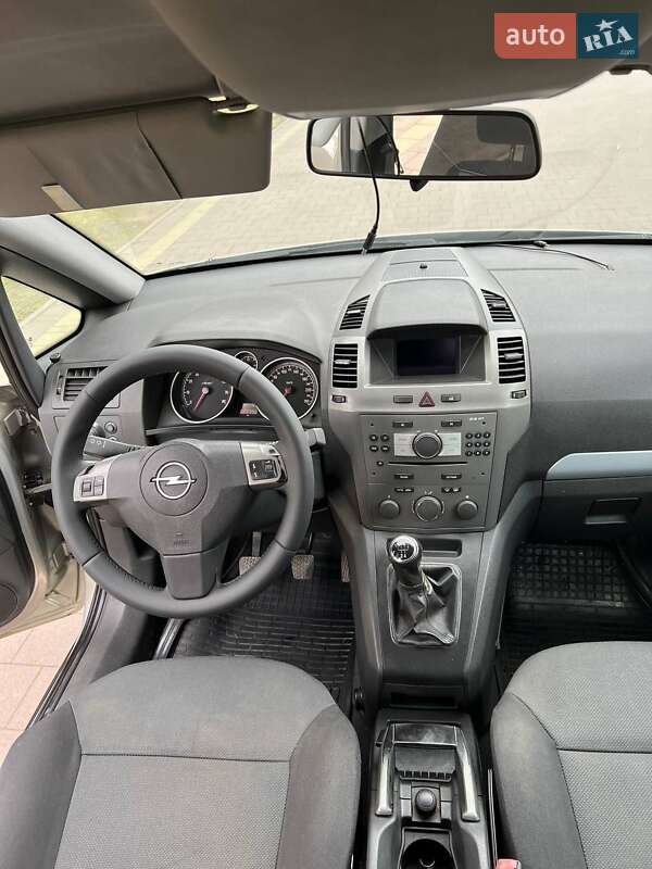 Минивэн Opel Zafira 2007 в Новояворовске