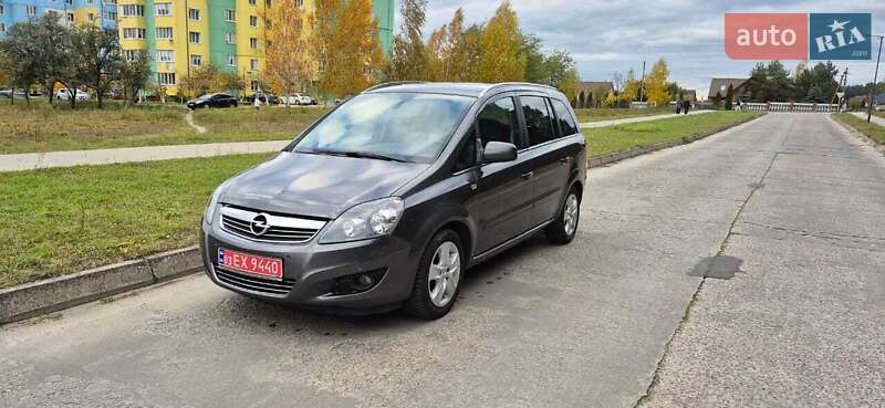 Минивэн Opel Zafira 2011 в Вараше фото Минивэн Opel Zafira 2011 в Вараше