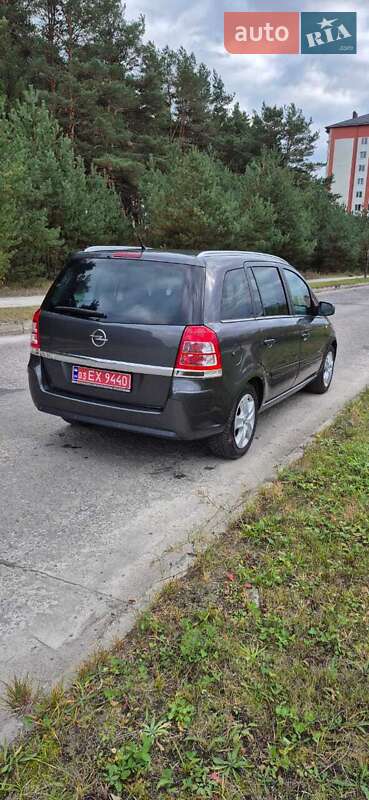 Минивэн Opel Zafira 2011 в Вараше фото 4 Минивэн Opel Zafira 2011 в Вараше