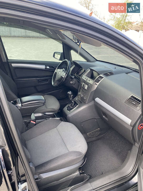 Минивэн Opel Zafira 2006 в Ивано-Франковске