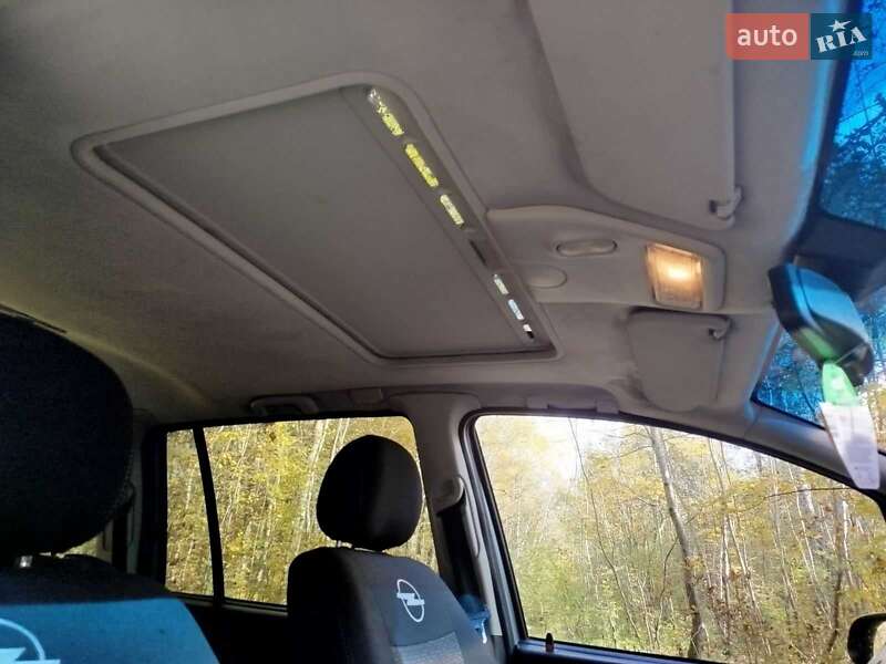Минивэн Opel Zafira 2003 в Бориславе