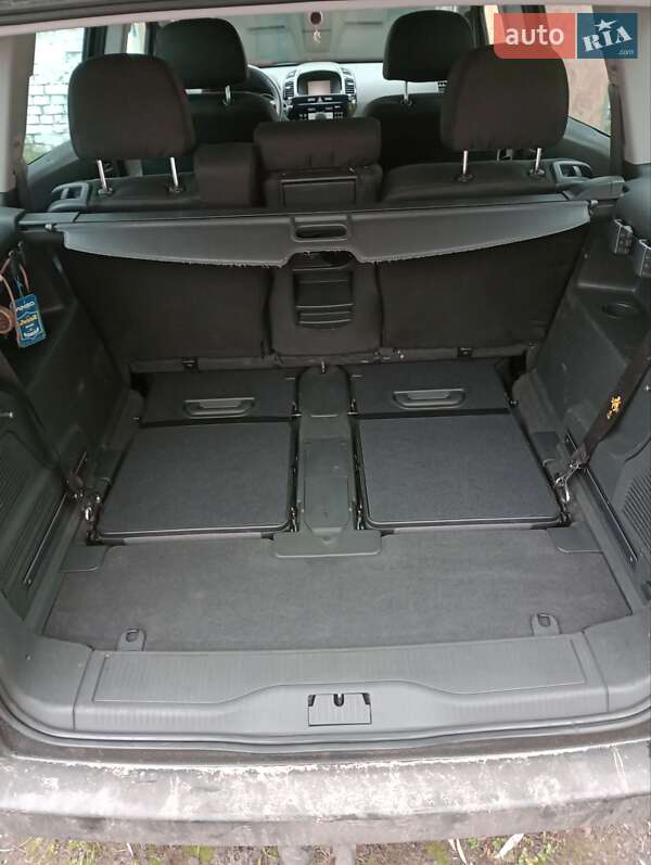 Минивэн Opel Zafira 2010 в Остер