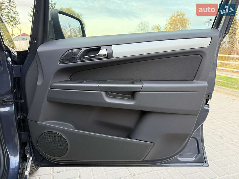 Мінівен Opel Zafira 2011 в Тернополі