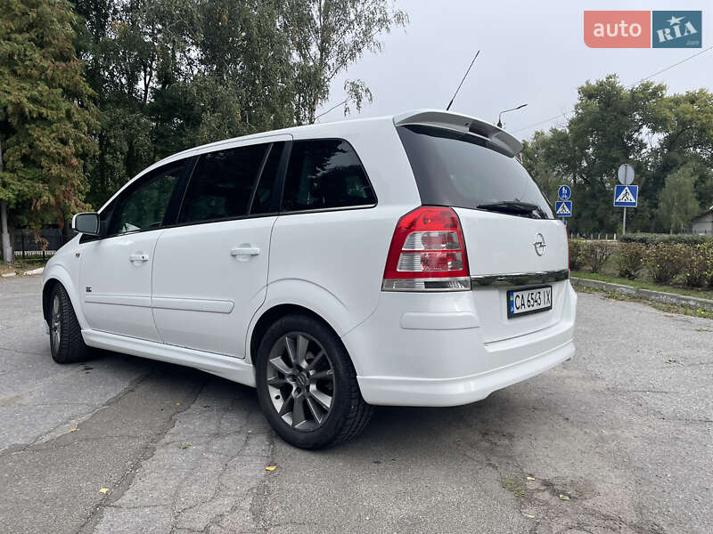 Мінівен Opel Zafira 2011 в Києві