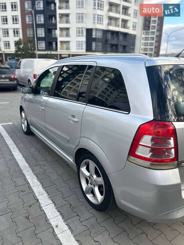 Минивэн Opel Zafira 2008 в Ирпене