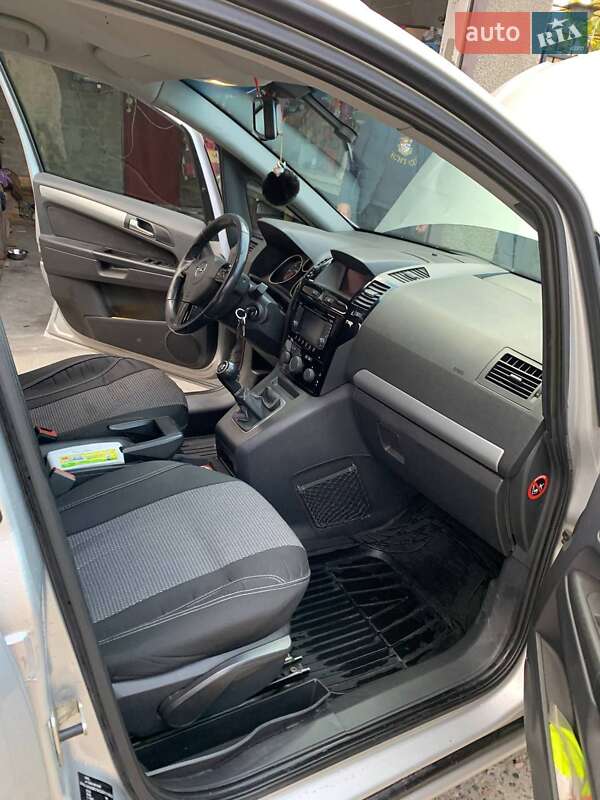 Минивэн Opel Zafira 2011 в Одессе