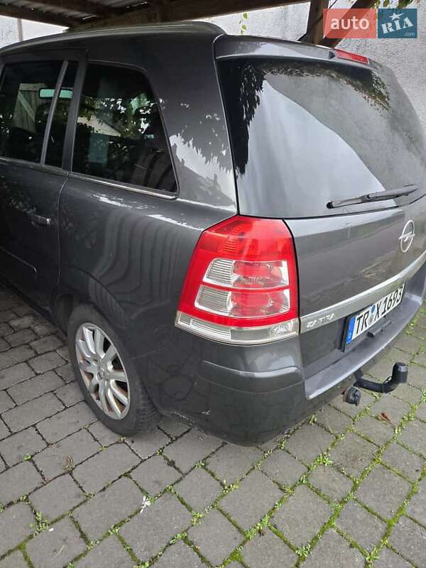 Минивэн Opel Zafira 2010 в Белой Церкви