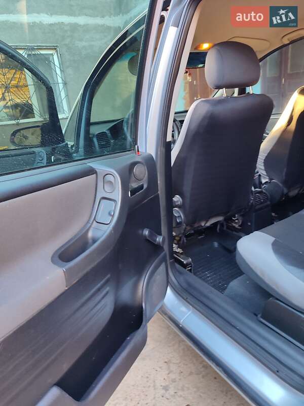 Минивэн Opel Zafira 2001 в Белгороде-Днестровском фото 4 Минивэн Opel Zafira 2001 в Белгороде-Днестровском