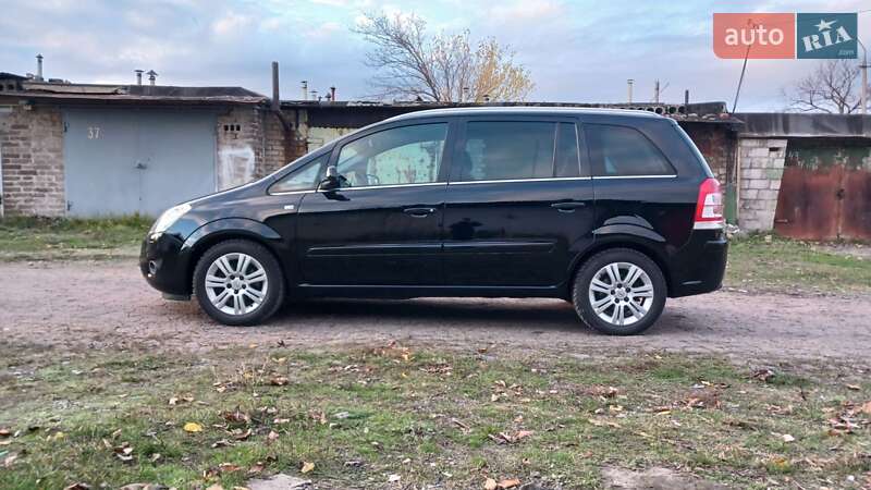 Минивэн Opel Zafira 2010 в Краматорске