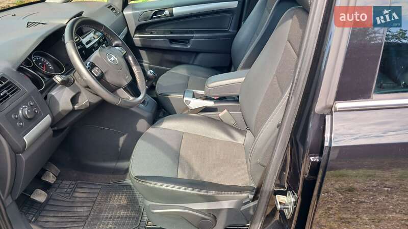 Минивэн Opel Zafira 2010 в Краматорске