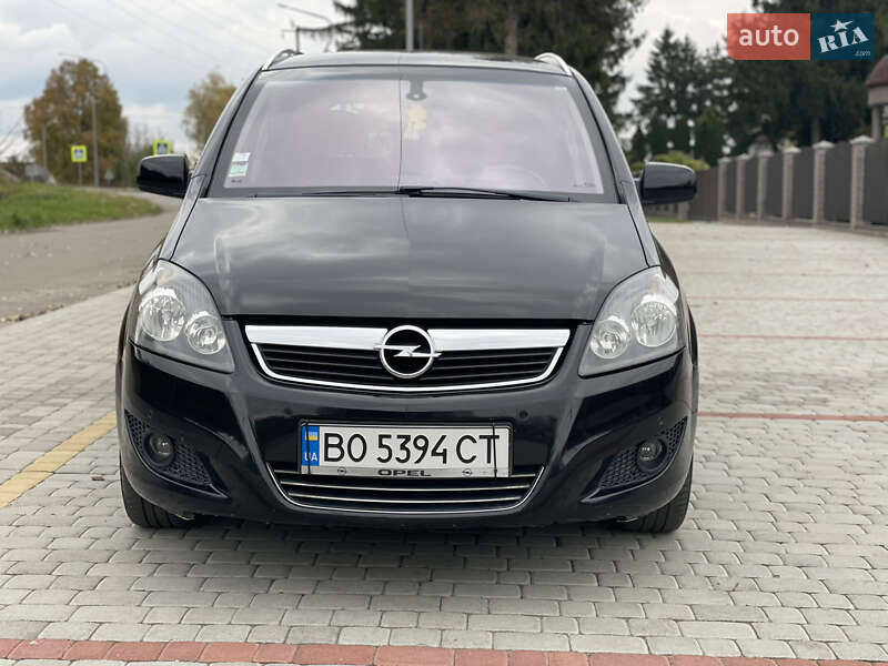 Минивэн Opel Zafira 2011 в Староконстантинове