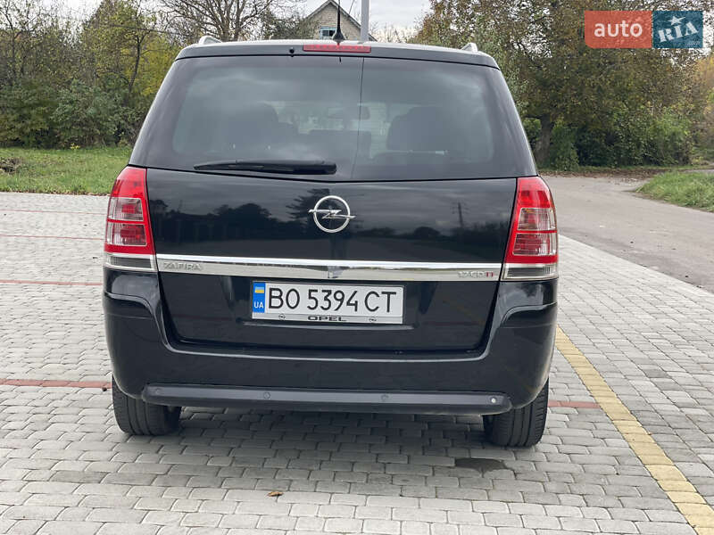 Минивэн Opel Zafira 2011 в Староконстантинове