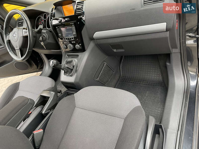 Минивэн Opel Zafira 2011 в Староконстантинове